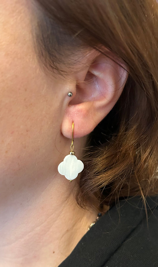 Boucles d’oreilles trèfle en nacre